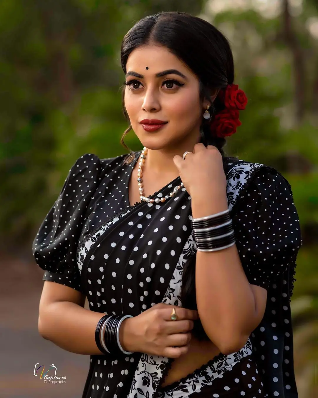 Shamna Kasim Mesmerizing Looks In Beautiful Black Half Saree Blouse